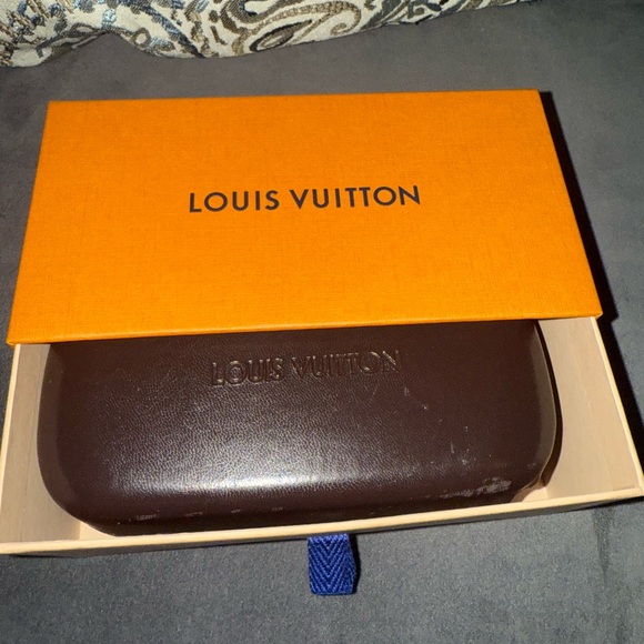 🕶️Louis Vuitton Black Sunglasses in great condition full inclusion 🕶️ - Picture 5 of 17